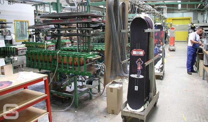 Rome SDS Artifact snowboard manufactured in Elan Factory.
